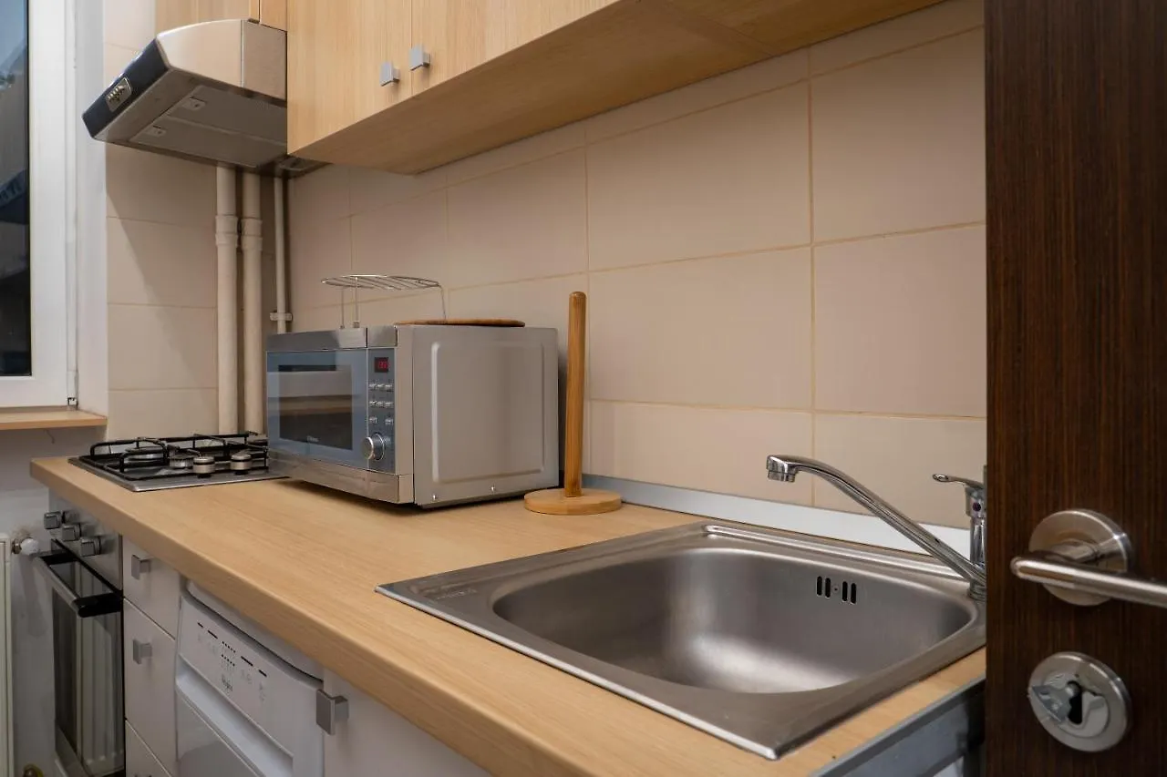 شقة بوخارست  في Rare Vintage 1Br Apt W Balcony & Self Check In