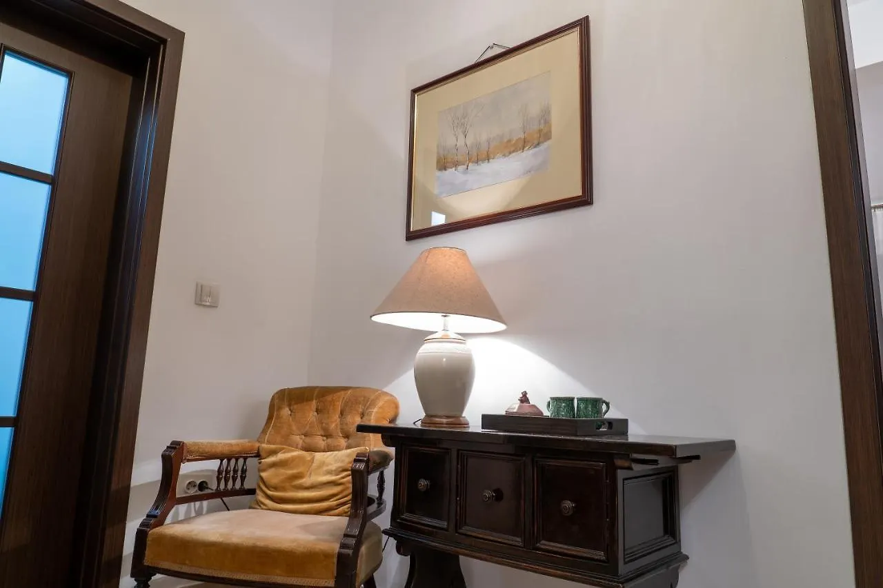 شقة بوخارست  في Rare Vintage 1Br Apt W Balcony & Self Check In