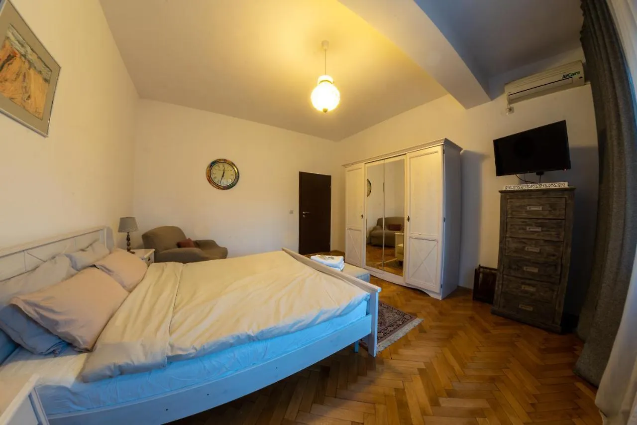 Rare Vintage 1Br Apt W Balcony & Self Check In Apartment Bucharest 0*,  Romania