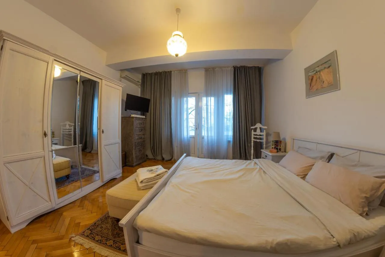Rare Vintage 1Br Apt W Balcony & Self Check In Apartment Bucharest